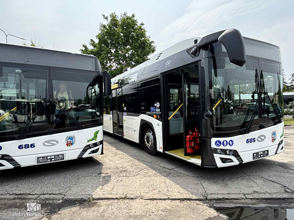 Nowe autobusy hybrydowe