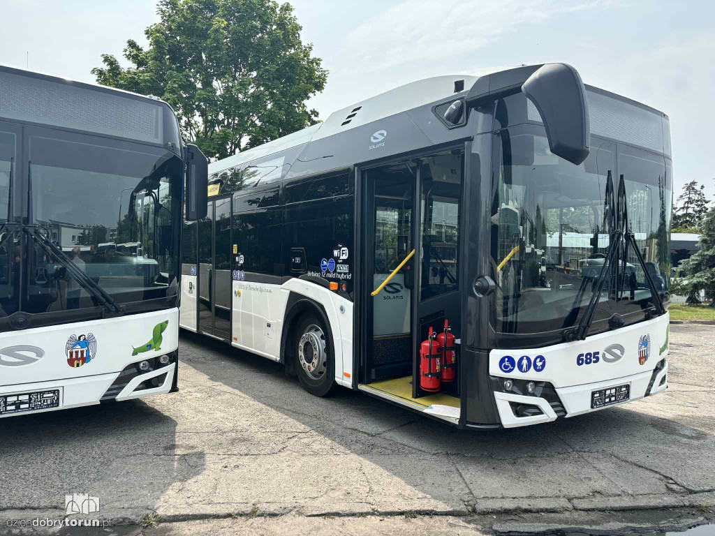 Nowe autobusy hybrydowe