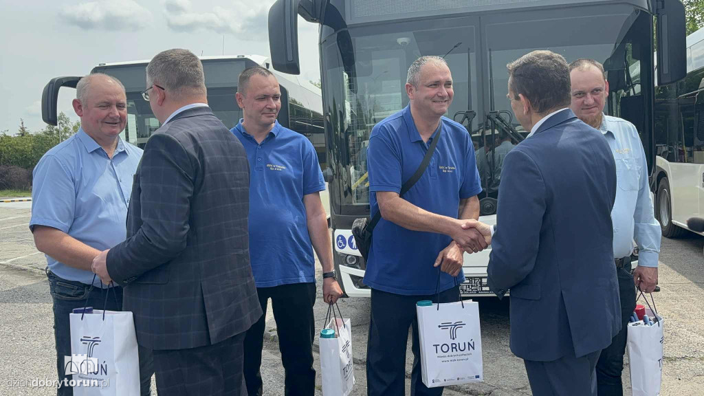 Nowe autobusy hybrydowe