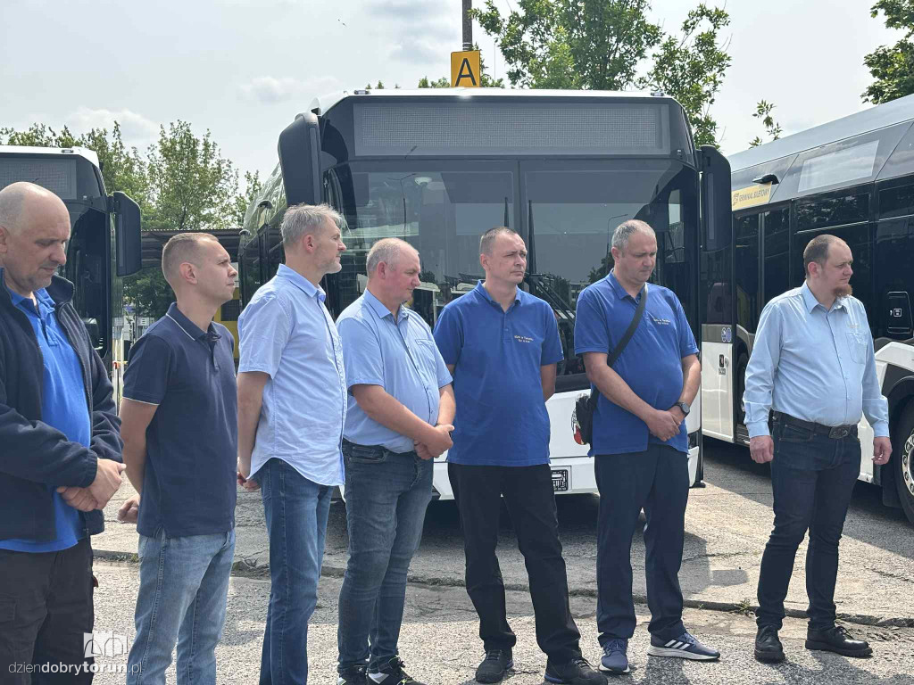 Nowe autobusy hybrydowe