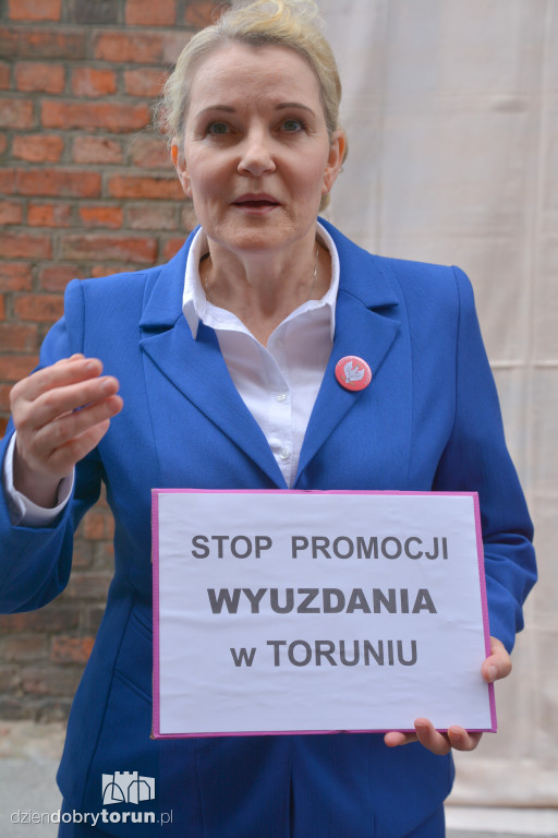 Konferencja pod Kombinatem Kultury