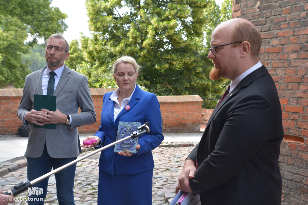 Konferencja pod Kombinatem Kultury