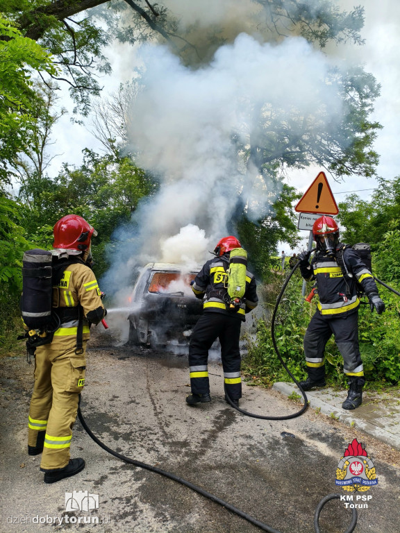 Pożar auta w Zalesiu