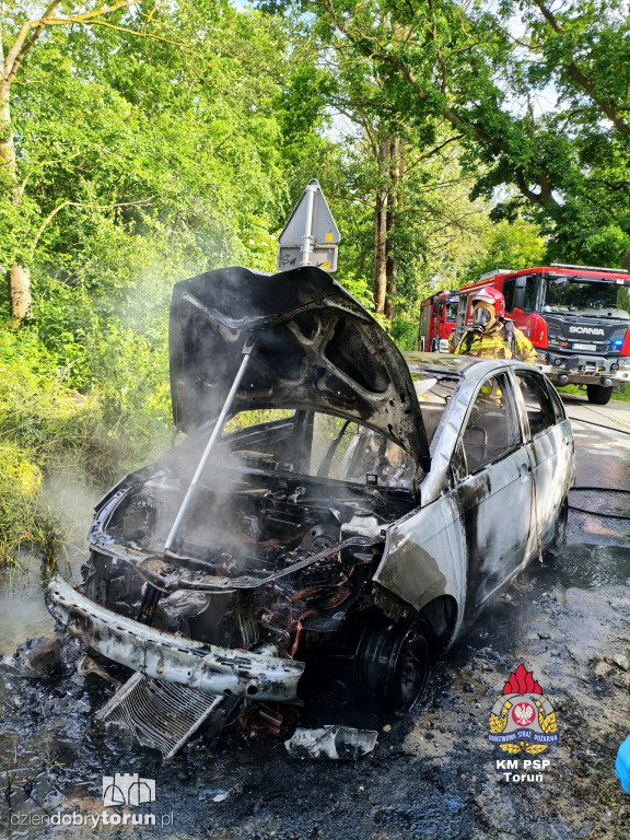Pożar auta w Zalesiu