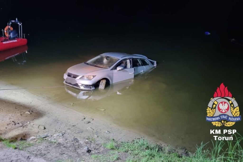 Osobówka wpadła do Wisły