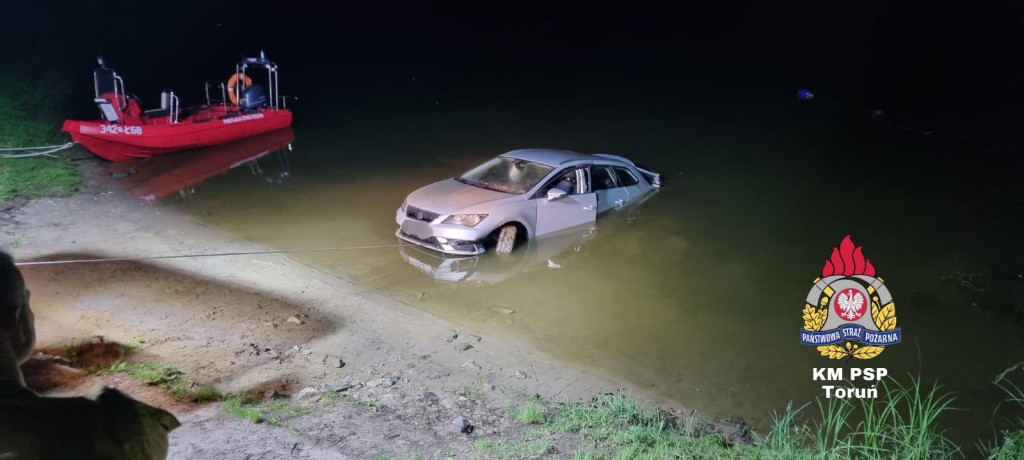 Osobówka wpadła do Wisły