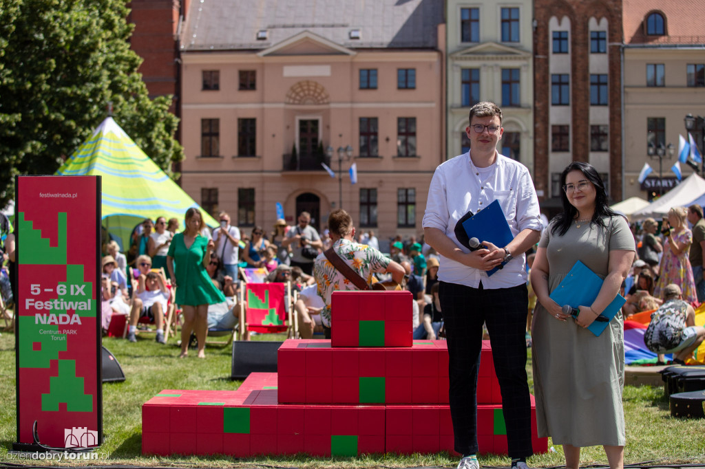 Śniadanie na trawie na Rynki Staromiejskim