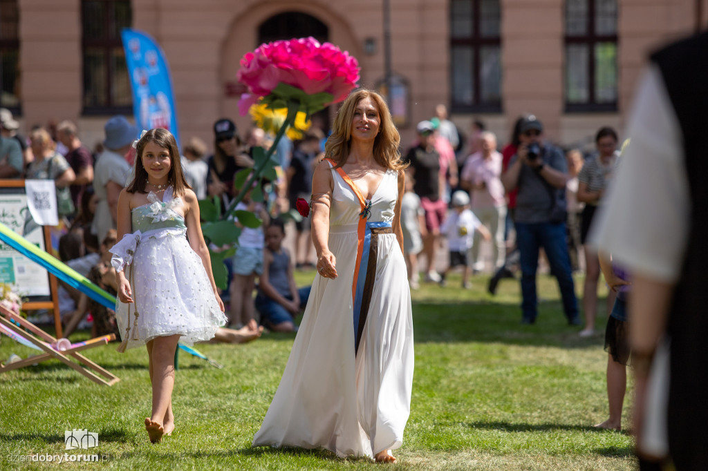 Śniadanie na trawie na Rynki Staromiejskim