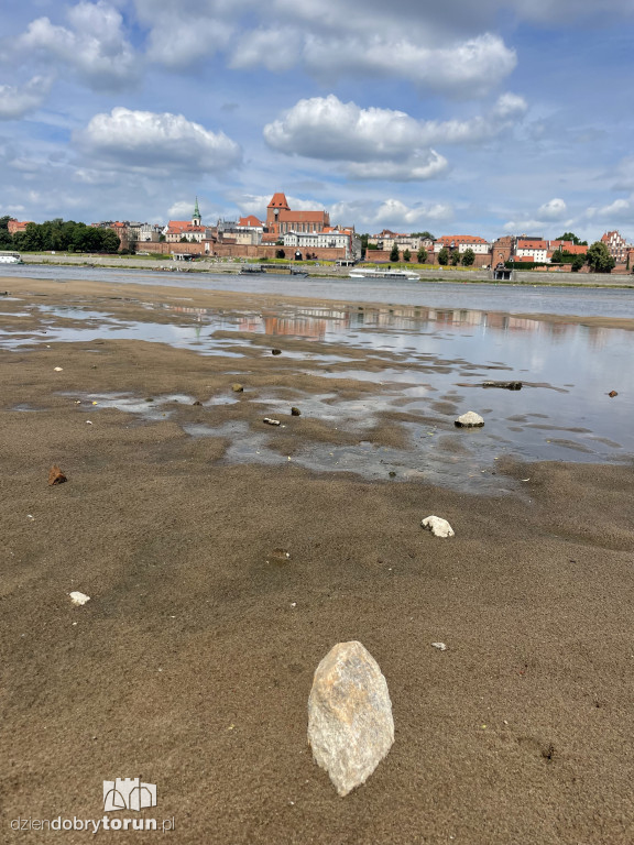 Na Wiśle coraz większe łachy