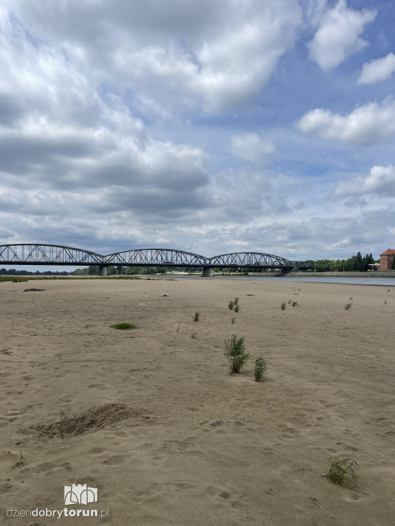 Na Wiśle coraz większe łachy