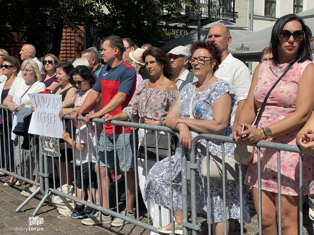 Oficerska promocja na toruńskim rynku