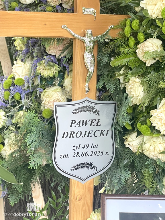 Morze kwiatów na grobie dra Drojeckiego
