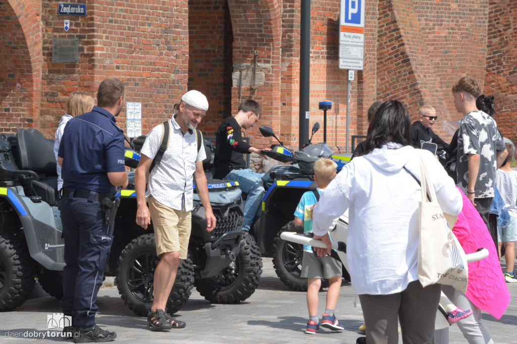 Policyjny piknik na Bulwarze
