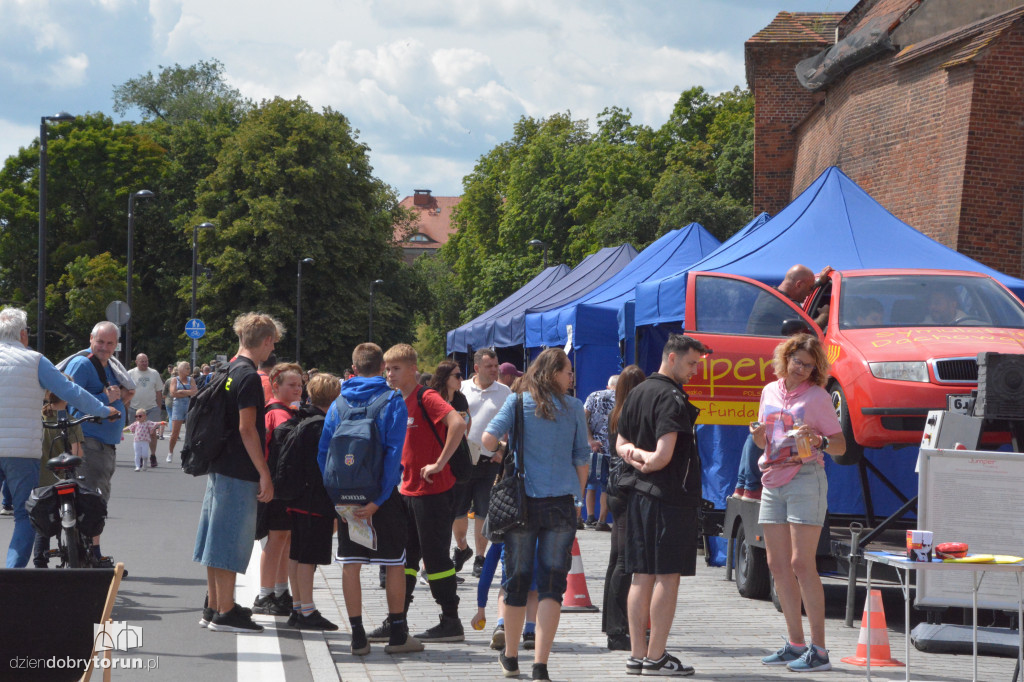 Policyjny piknik na Bulwarze