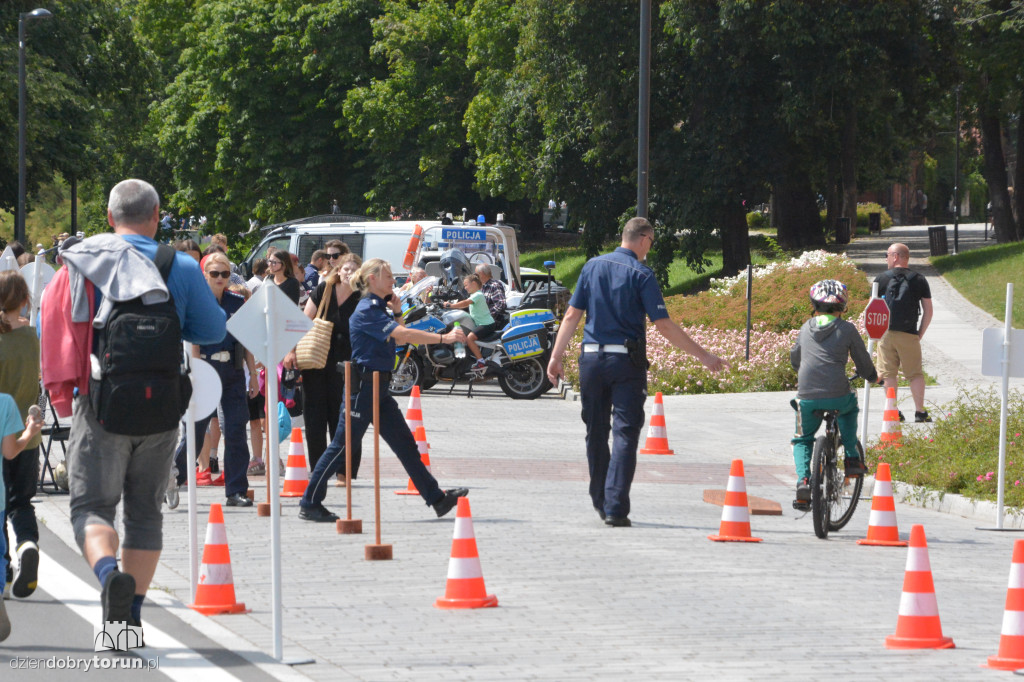 Policyjny piknik na Bulwarze