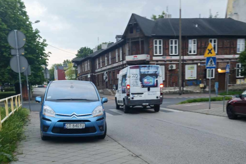Tak parkuje się w Toruniu