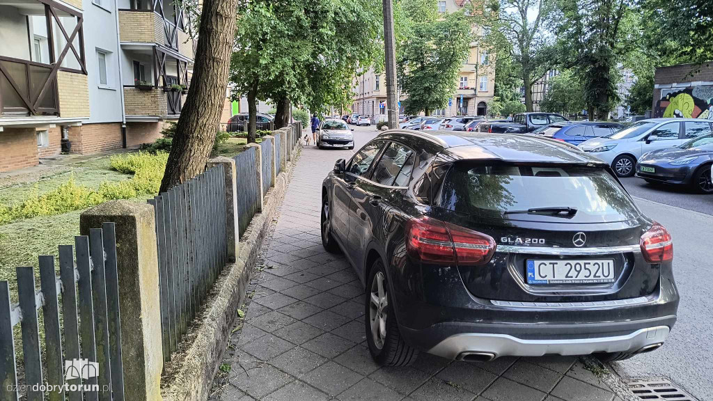 Tak parkuje się w Toruniu