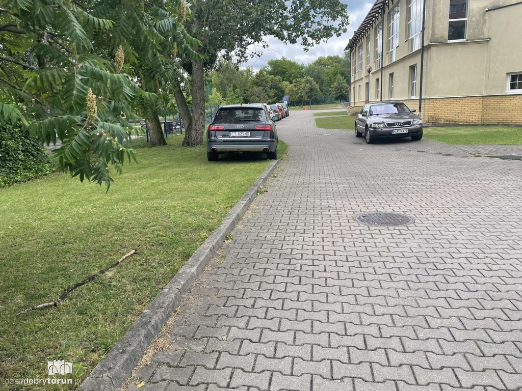 Tak parkuje się w Toruniu