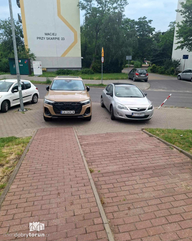 Tak parkuje się w Toruniu
