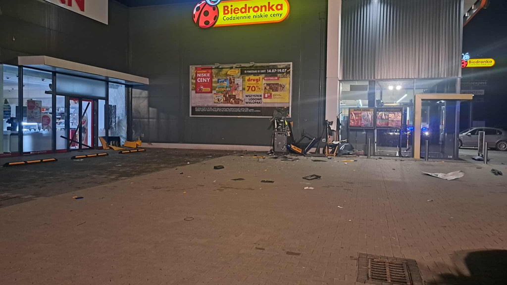 Rozsadzili bankomat!