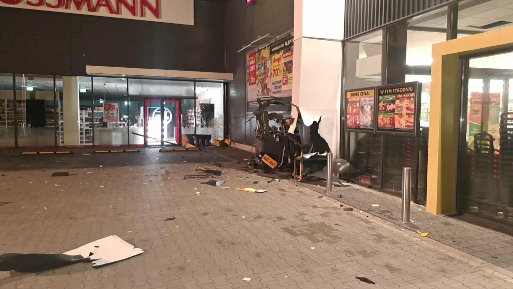 Rozsadzili bankomat!