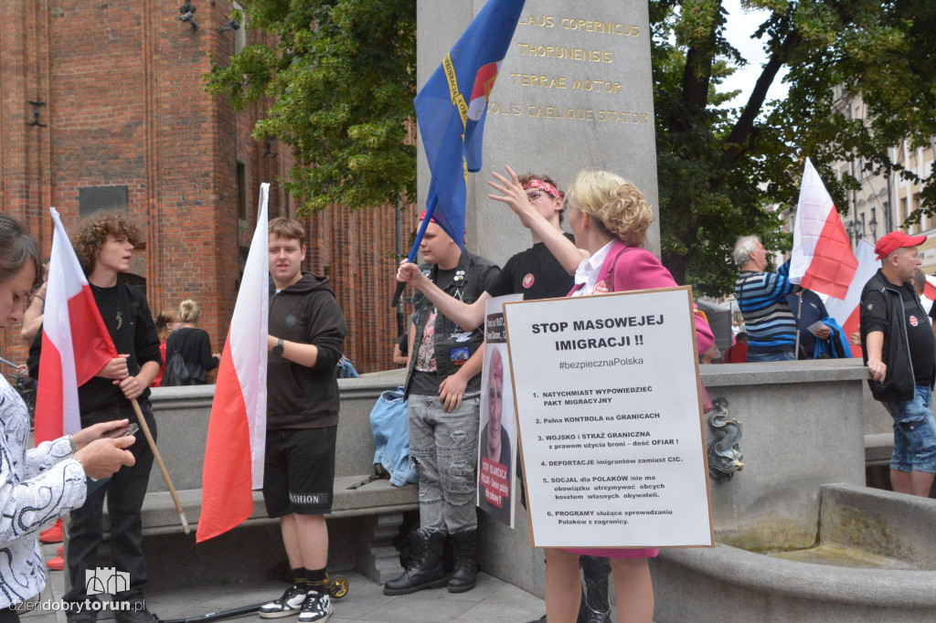 Antymigracyjny protest w Toruniu