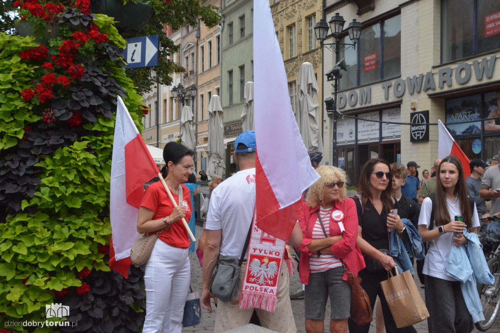 Antymigracyjny protest w Toruniu