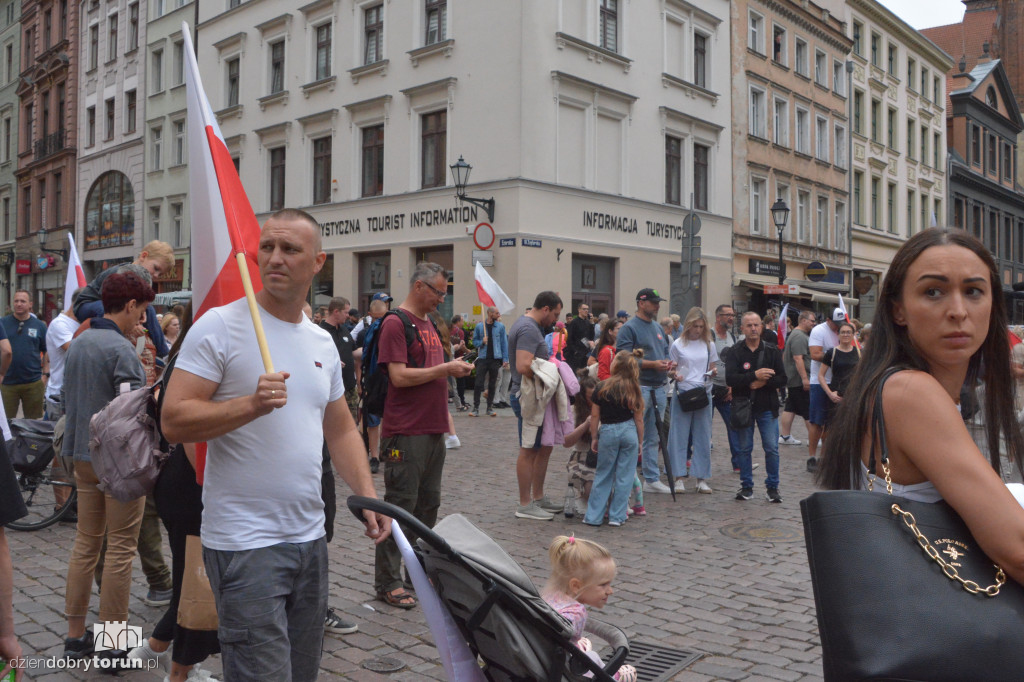 Antymigracyjny protest w Toruniu