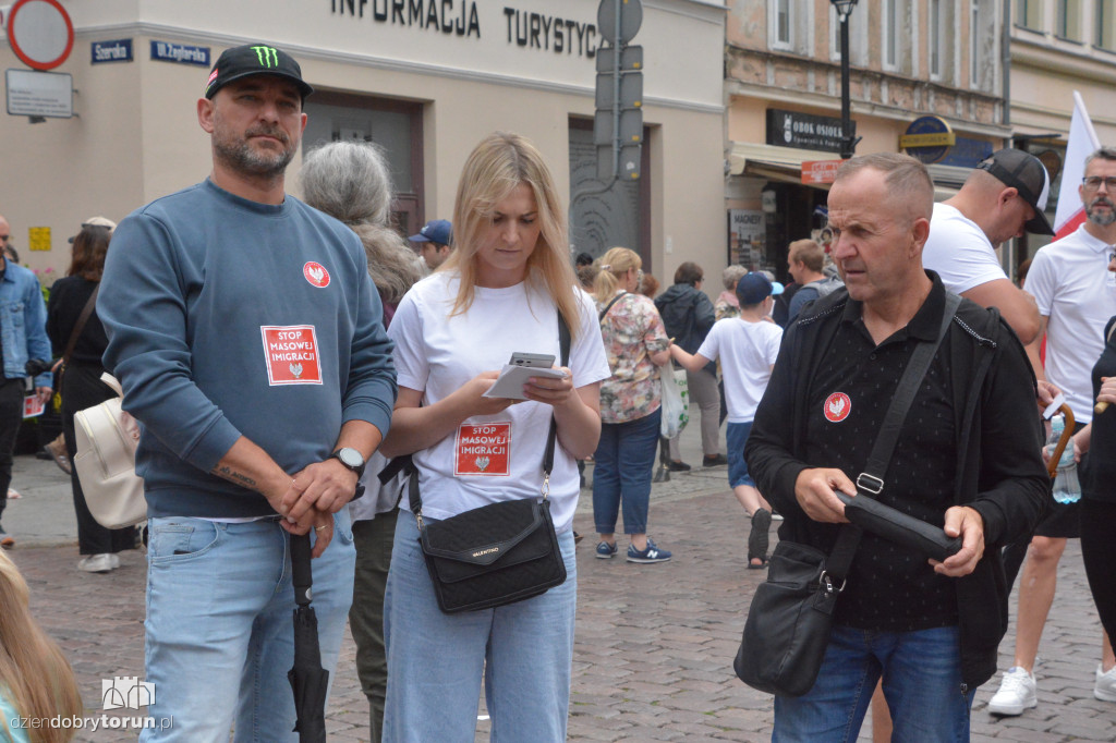 Antymigracyjny protest w Toruniu