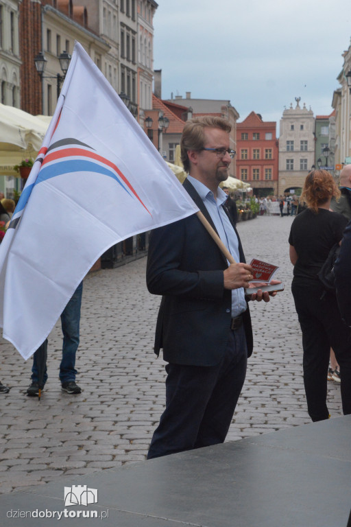 Antymigracyjny protest w Toruniu