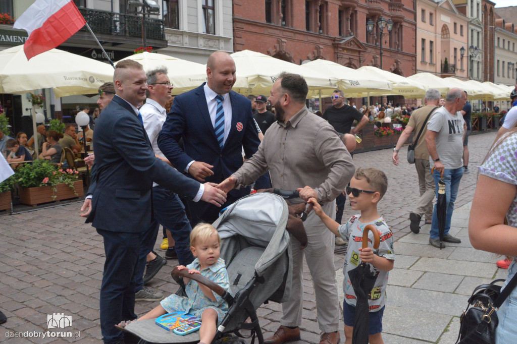 Antymigracyjny protest w Toruniu