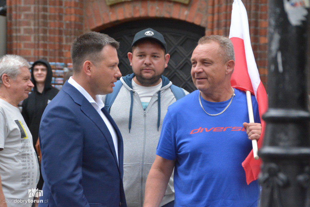Antymigracyjny protest w Toruniu