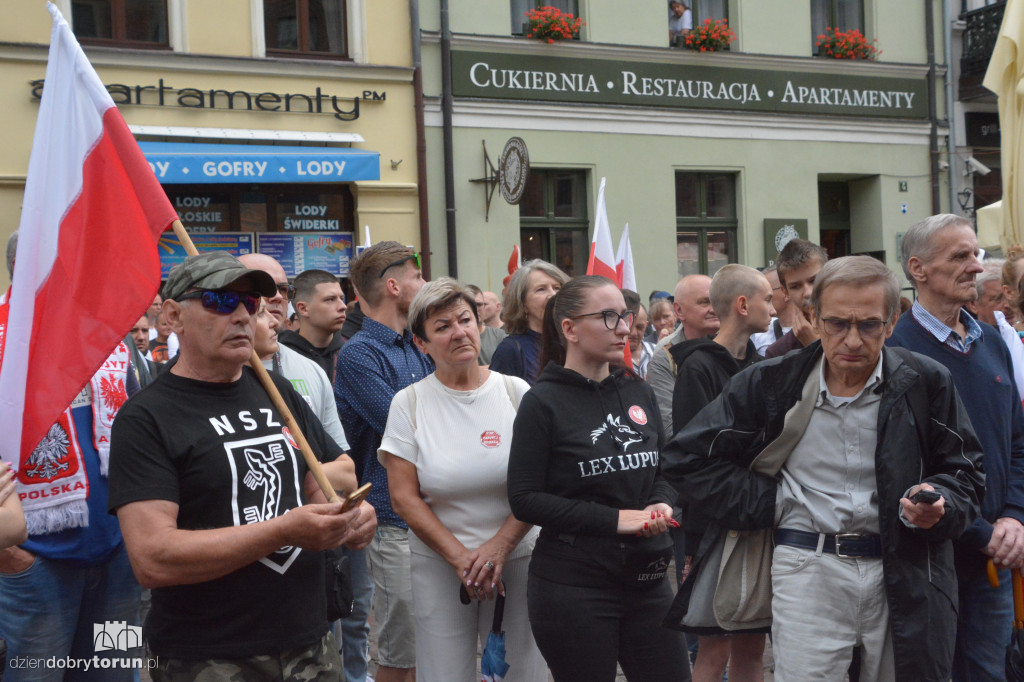 Antymigracyjny protest w Toruniu