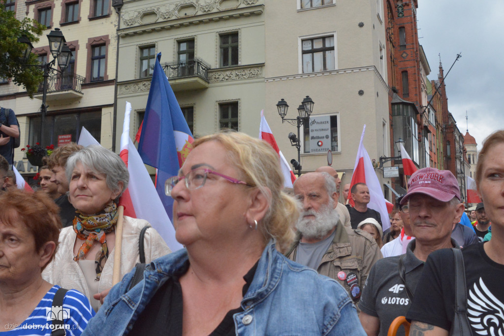 Antymigracyjny protest w Toruniu