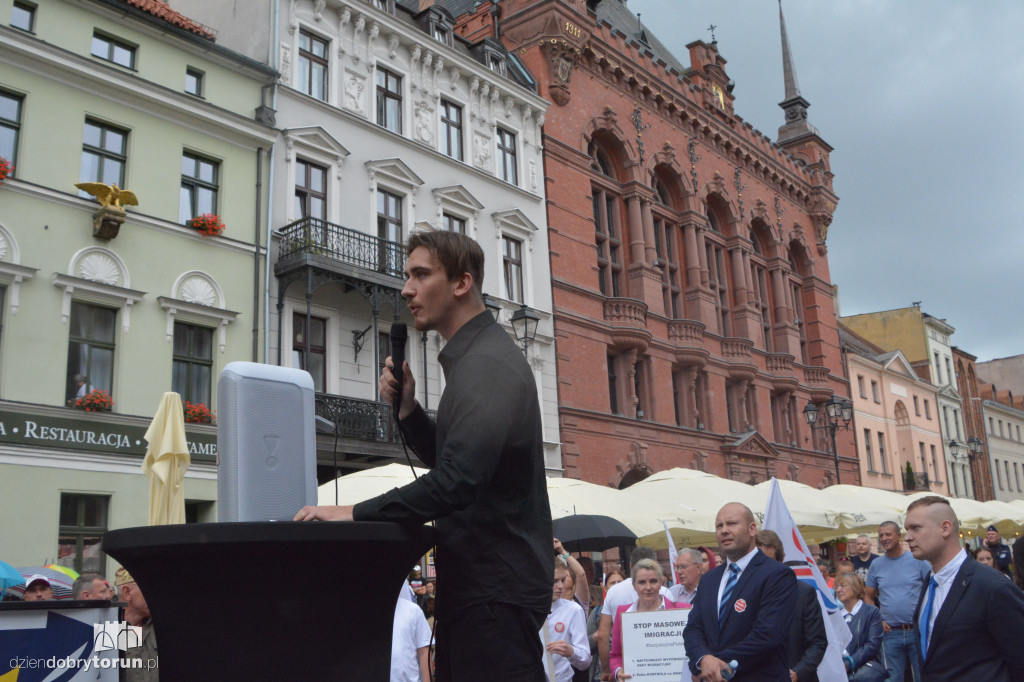 Antymigracyjny protest w Toruniu