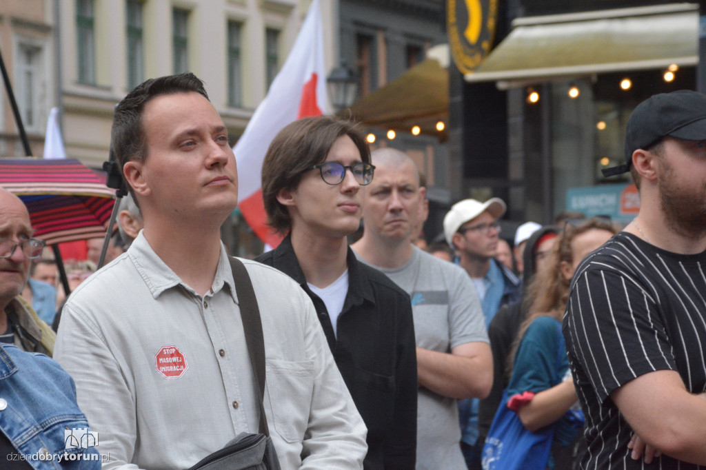 Antymigracyjny protest w Toruniu