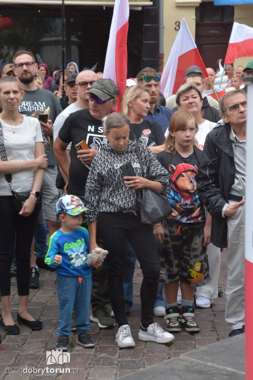 Antymigracyjny protest w Toruniu
