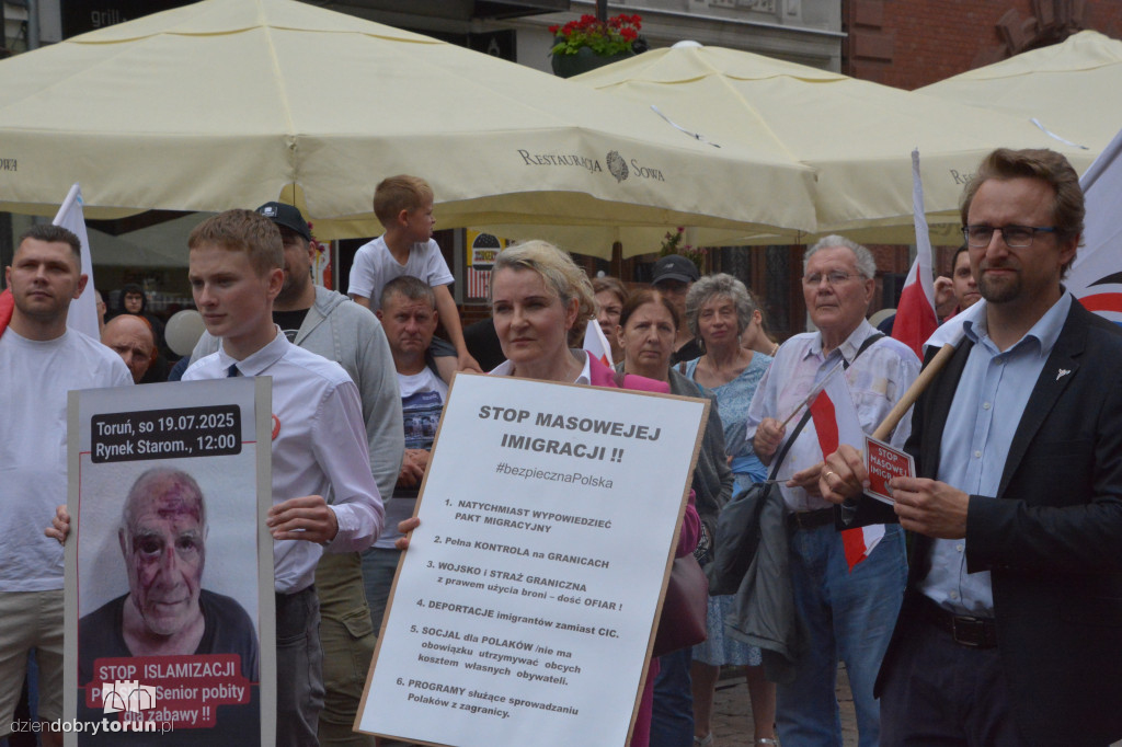 Antymigracyjny protest w Toruniu