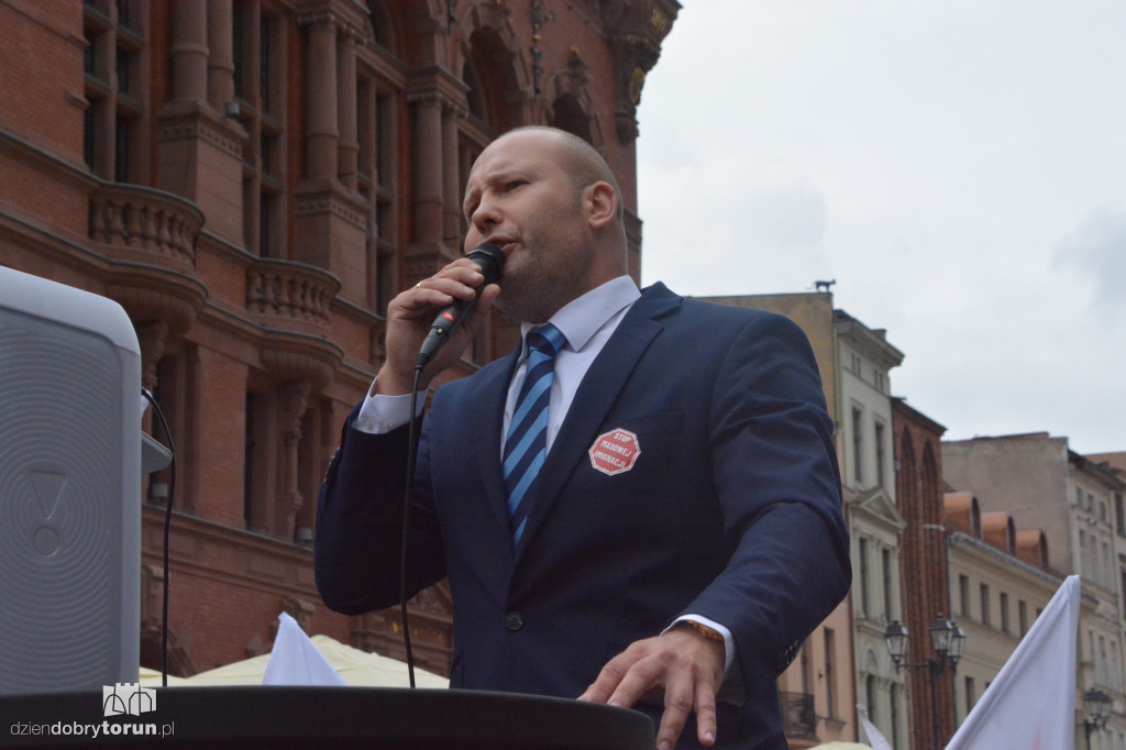 Antymigracyjny protest w Toruniu
