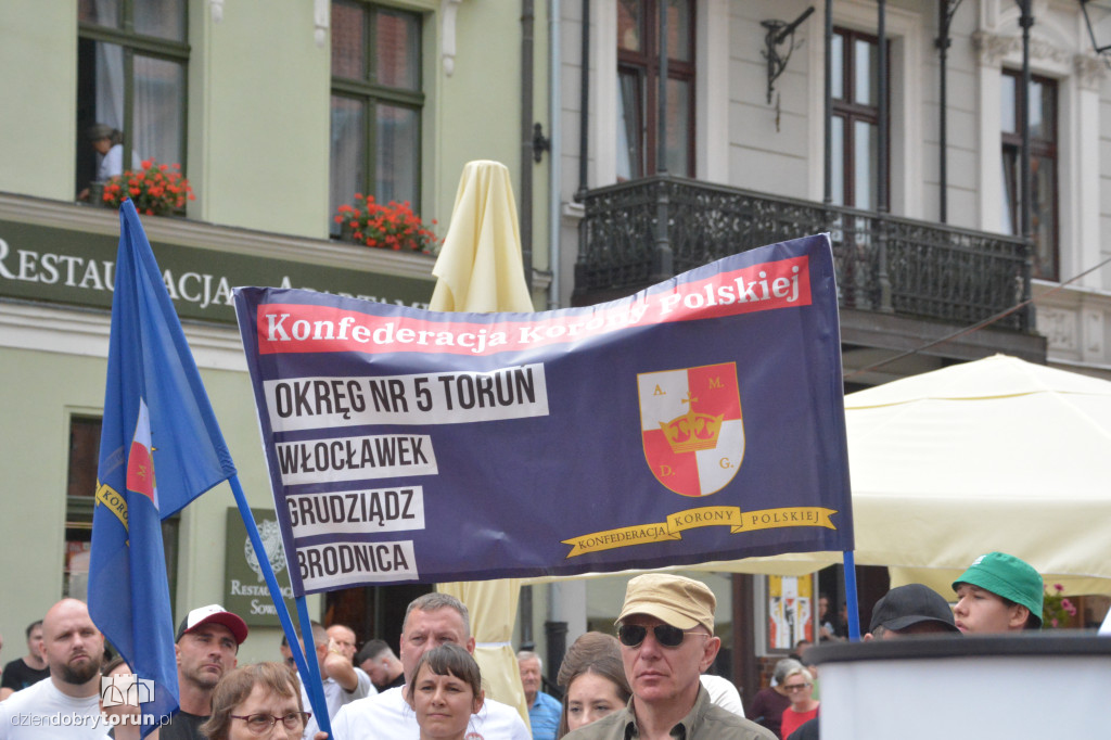 Antymigracyjny protest w Toruniu
