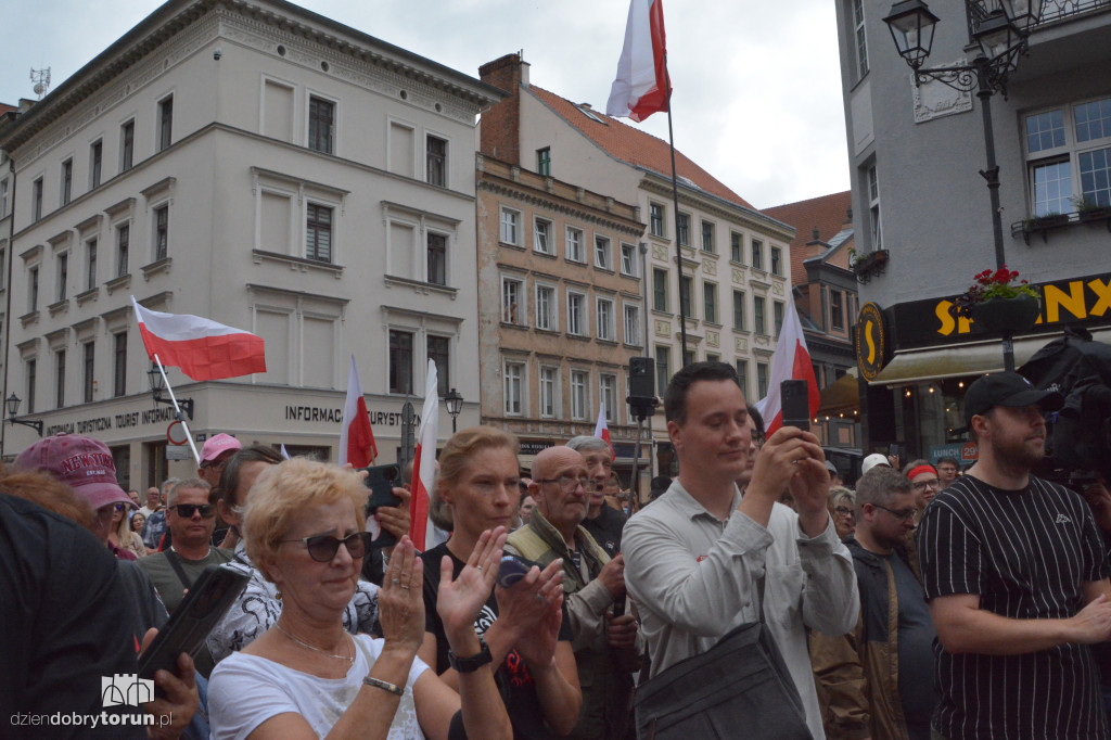 Antymigracyjny protest w Toruniu