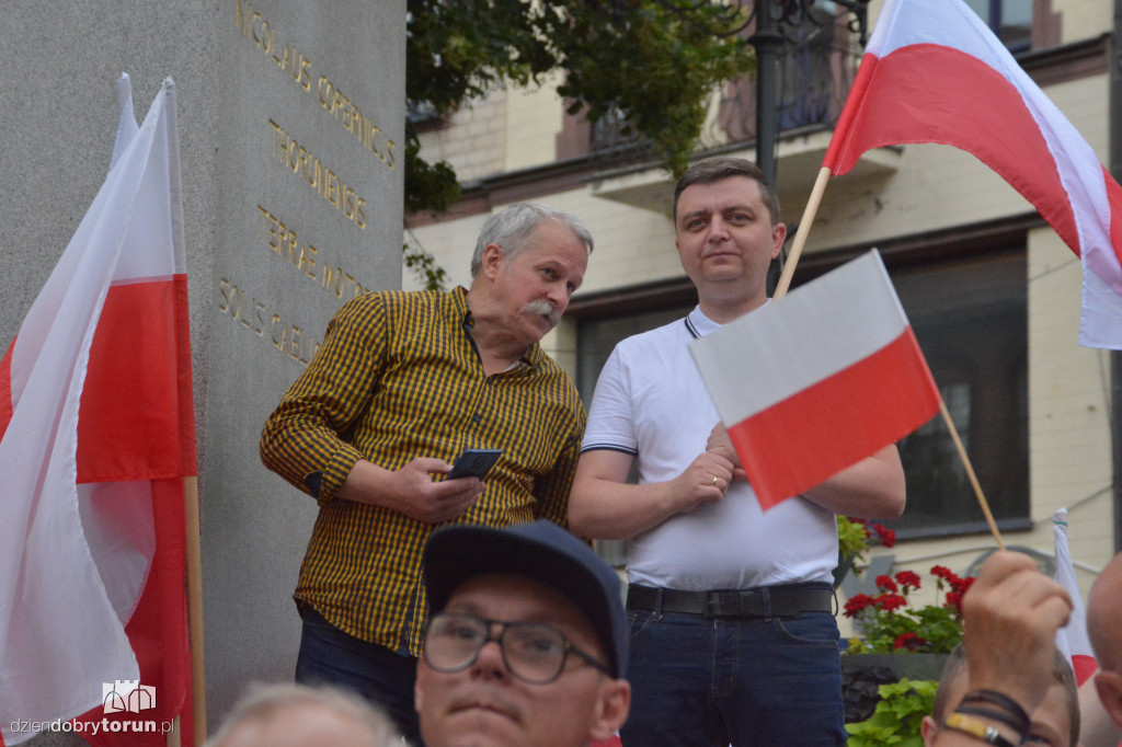 Antymigracyjny protest w Toruniu