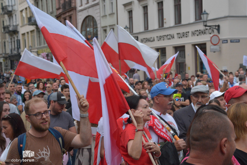 Antymigracyjny protest w Toruniu