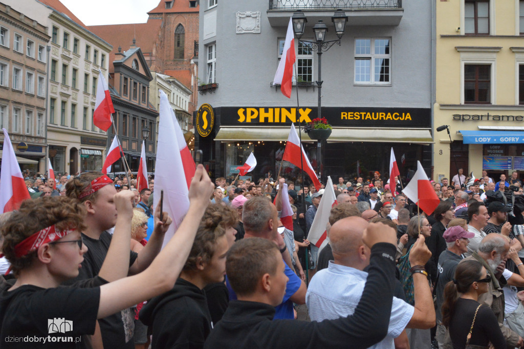Antymigracyjny protest w Toruniu
