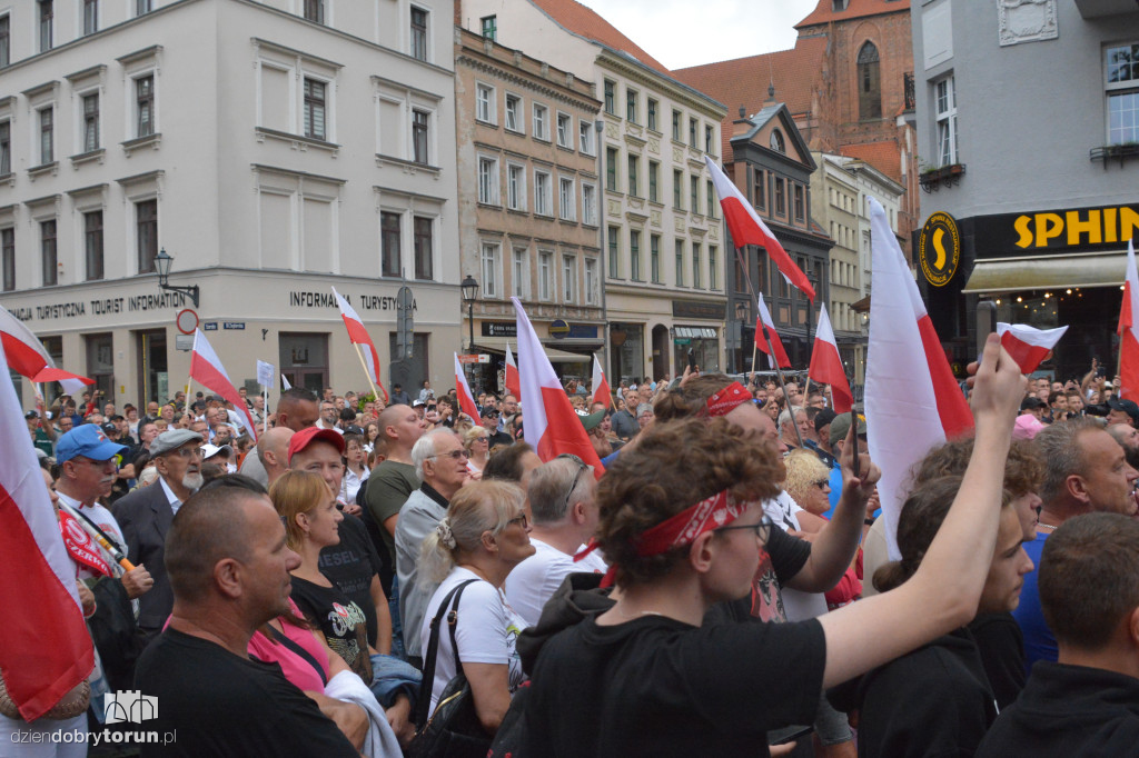 Antymigracyjny protest w Toruniu