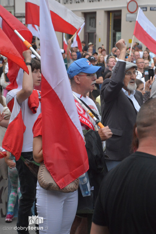 Antymigracyjny protest w Toruniu