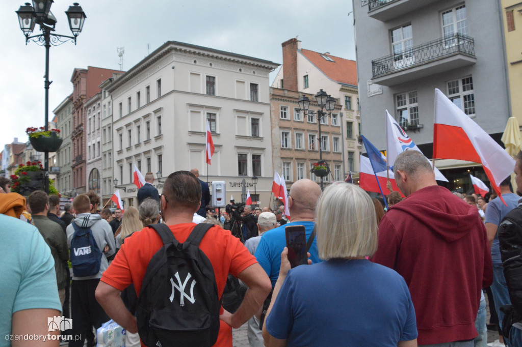 Antymigracyjny protest w Toruniu