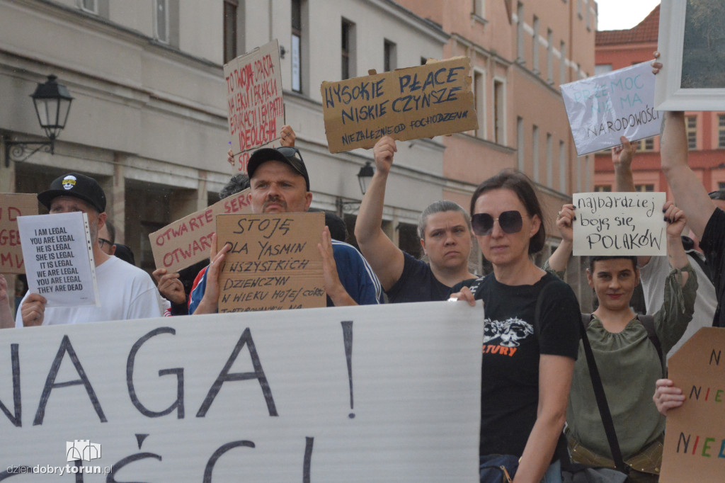 Kontrmanifestanci kontra Konfederacja. Napięta atmosfera w Toruniu