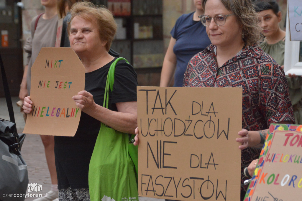 Kontrmanifestanci kontra Konfederacja. Napięta atmosfera w Toruniu