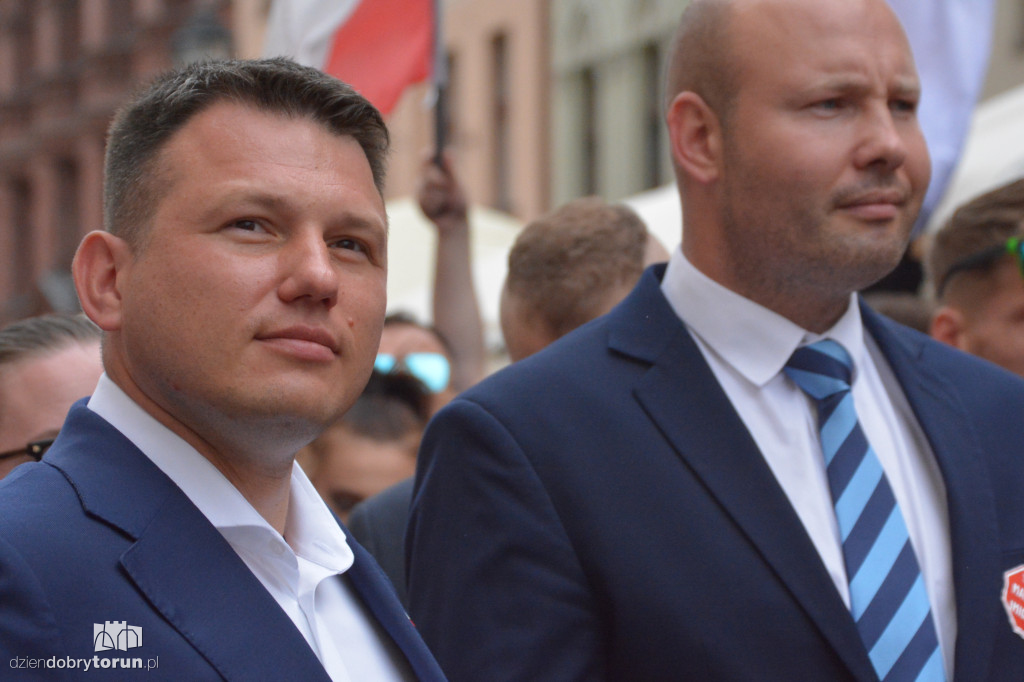 Kontrmanifestanci kontra Konfederacja. Napięta atmosfera w Toruniu